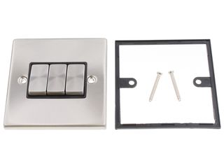 DECO VPSC413BK 10AX INGOT 3GANG 2WAY PLATE SWITCH BLACK SATIN CHROME