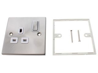 DECO VPSC535WH 13AINGOT 1GANG DBL POLE SWITCHED SOCKET WHT SATIN CHROM