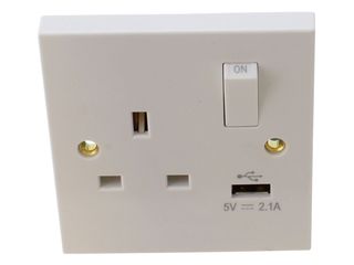 POLAR 13A 1 GANG SWITCHED SOCKET WITH 2.1A USB OUTLET