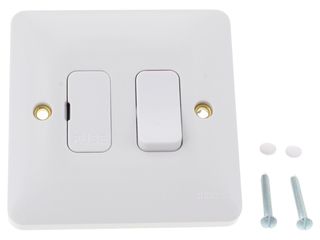 HAGER WMSSU83 13A SWITCHED FUSED CONNECTION UNIT